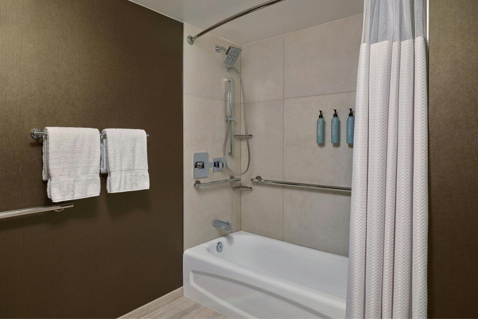 Courtyard By Marriott Angeles Old Town