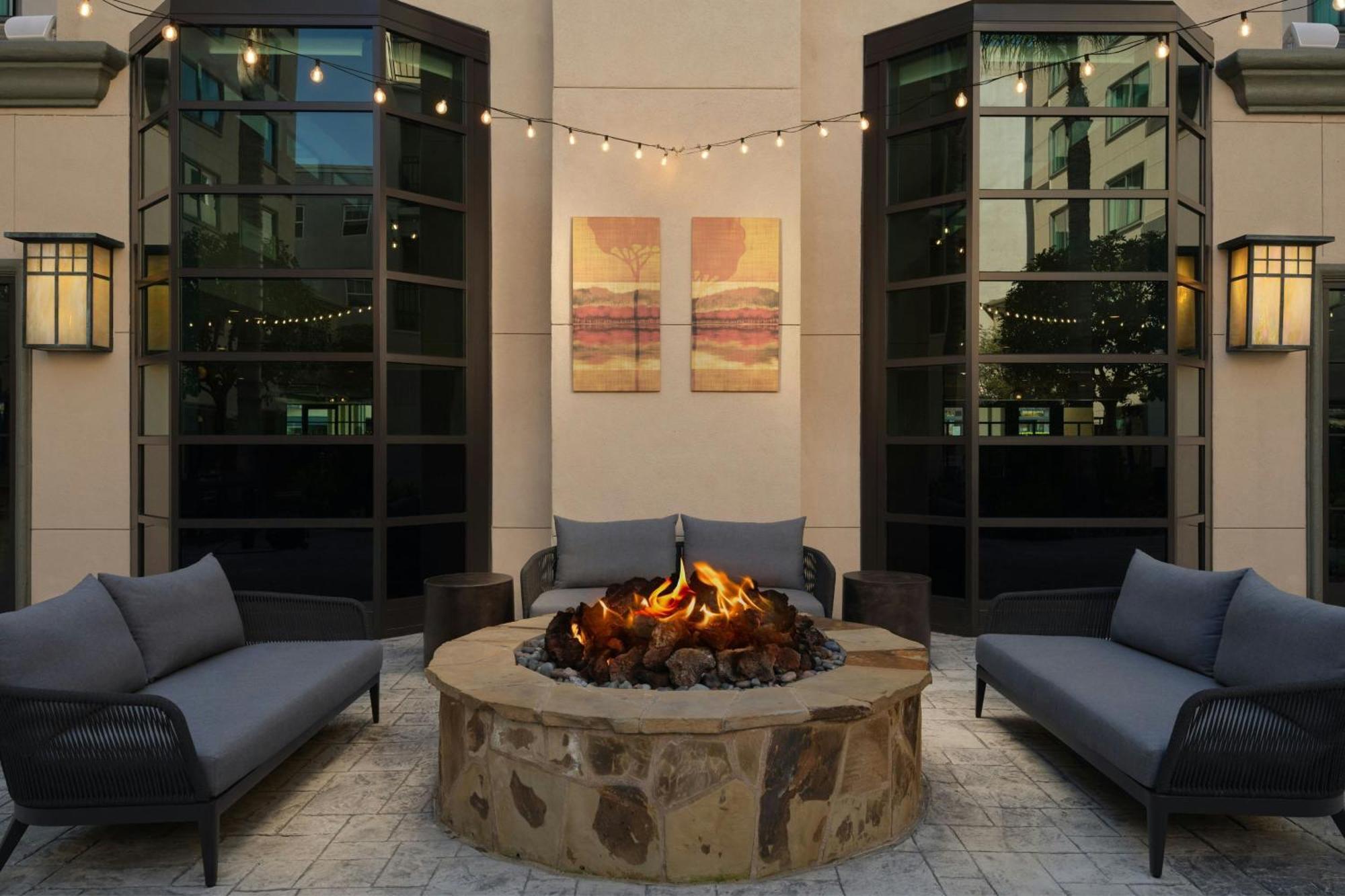 Courtyard By Marriott Angeles Old Town